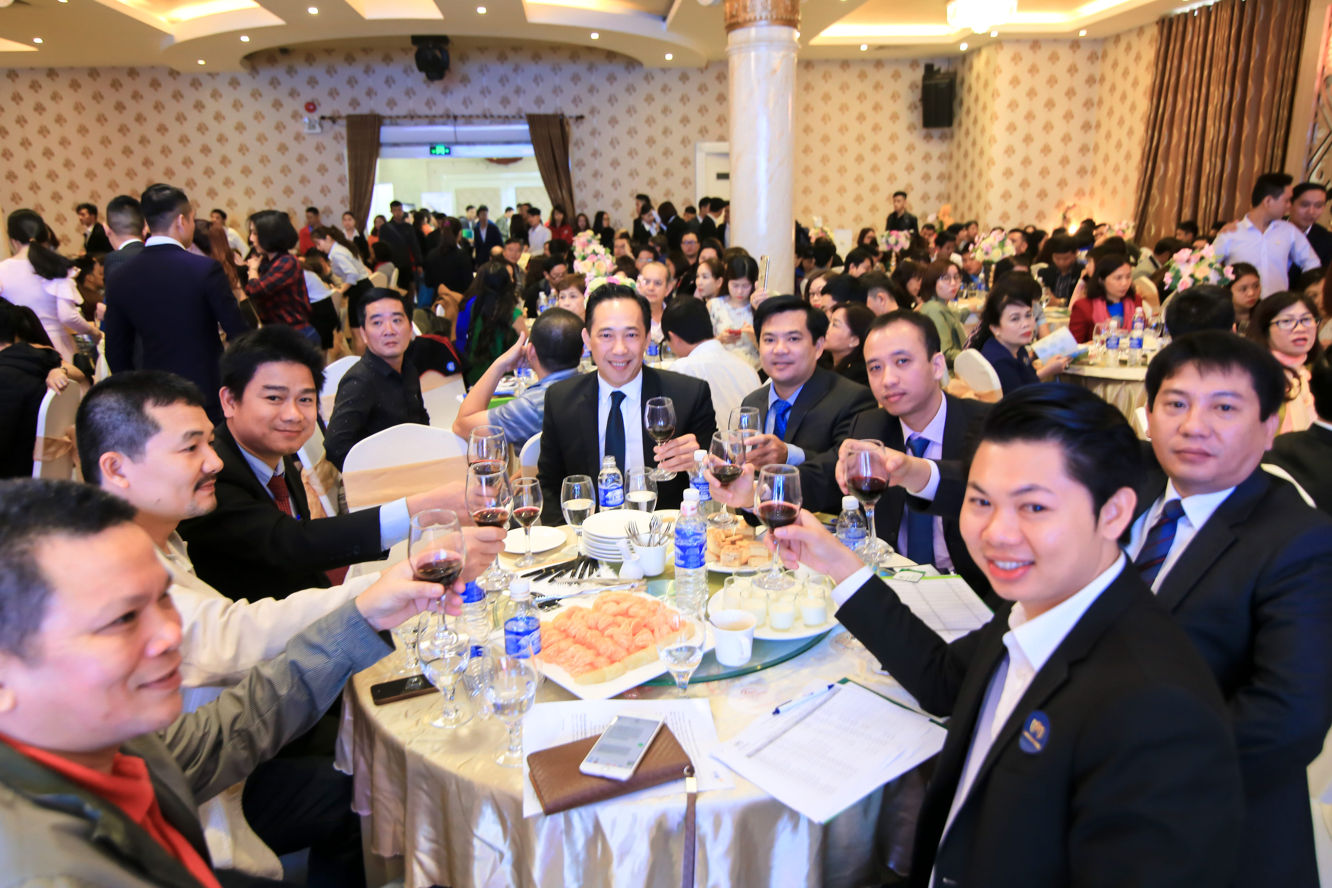 SÀN GIAO DỊCH BẤT ĐỘNG SẢN VRM MỞ BÁN THÀNH CÔNG CĂN HỘ MONARCHY B ĐỢT 1